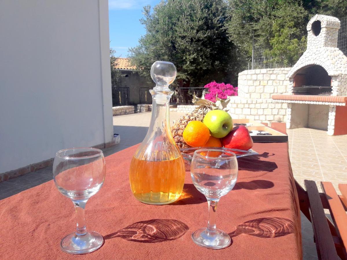 Holiday home Olivetree House *